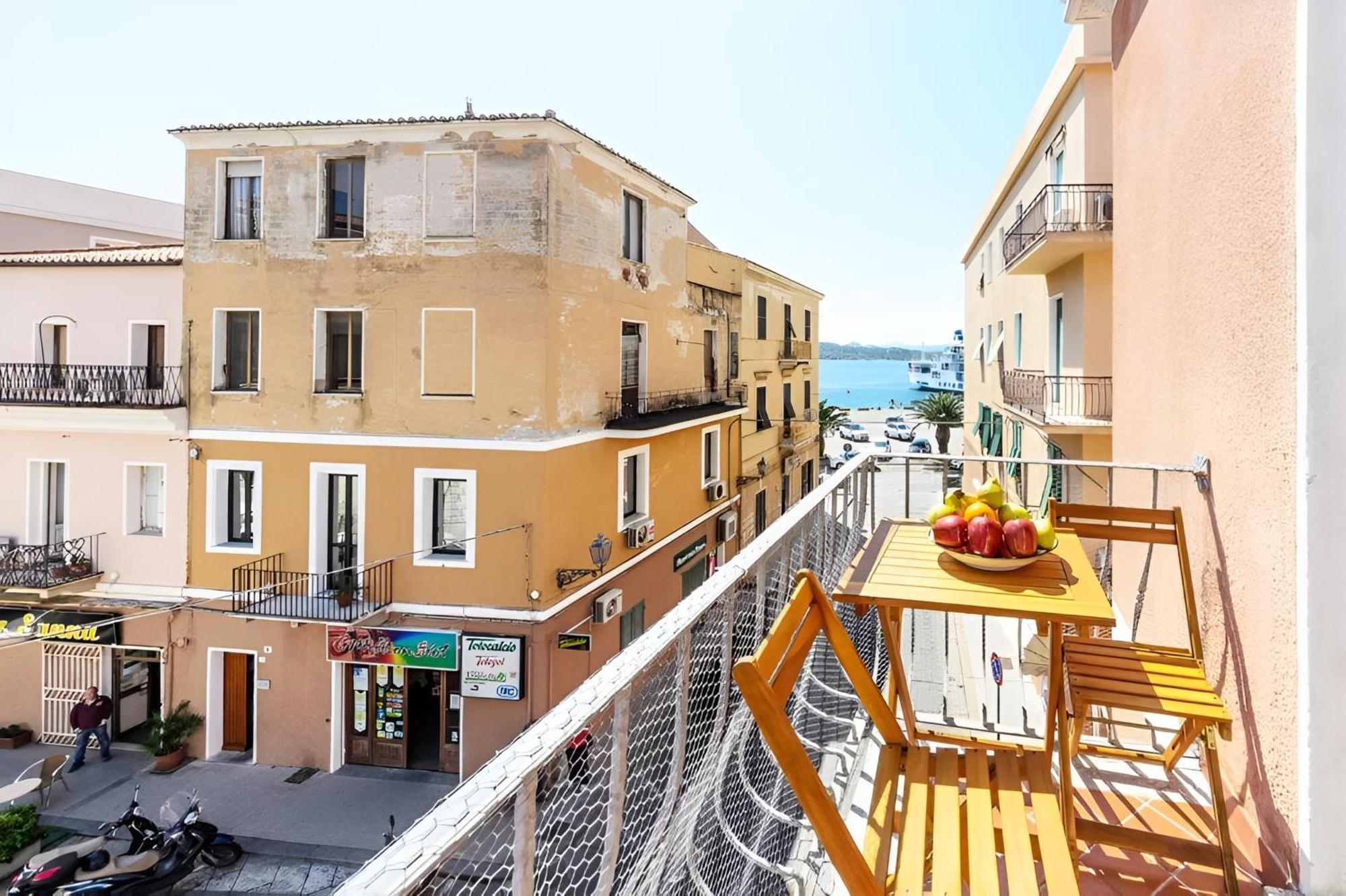 Splendido Appartamento In Pieno Centro Dell'Isola Ла-Маддалена Екстер'єр фото